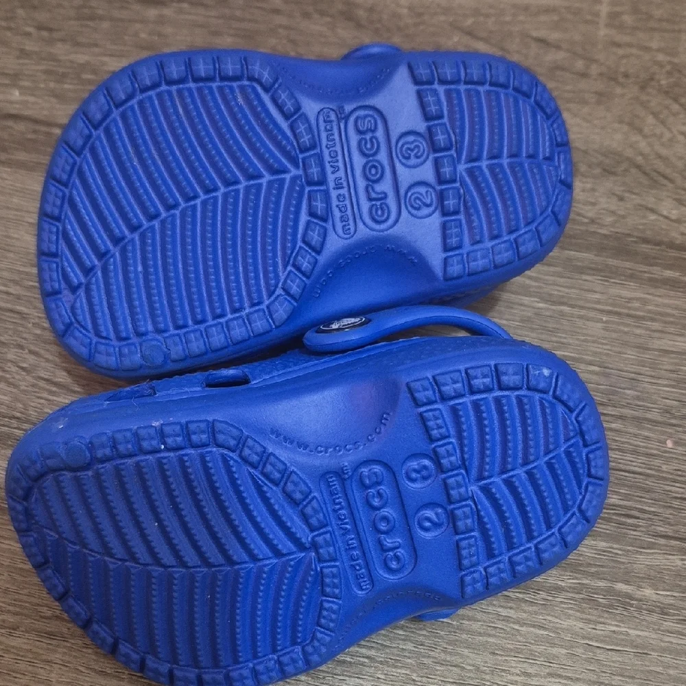 CROCS Kids Vibrant Blue Water Shoes